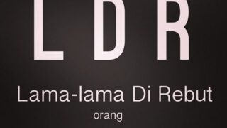 Ilustrasi astrologi dan cinta jarak jauh dengan simbol zodiak dan pasangan yang terpisah oleh jarak